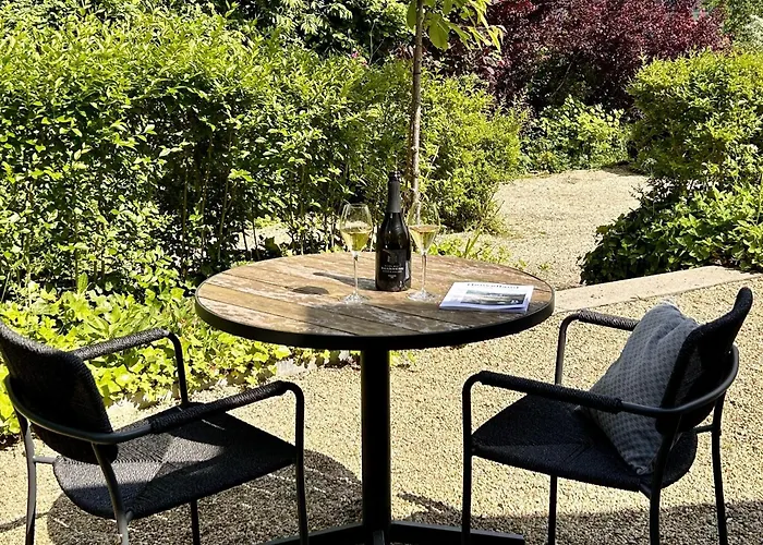 Domein Holset Bruisendwijnhuis Bed and breakfast Lemiers